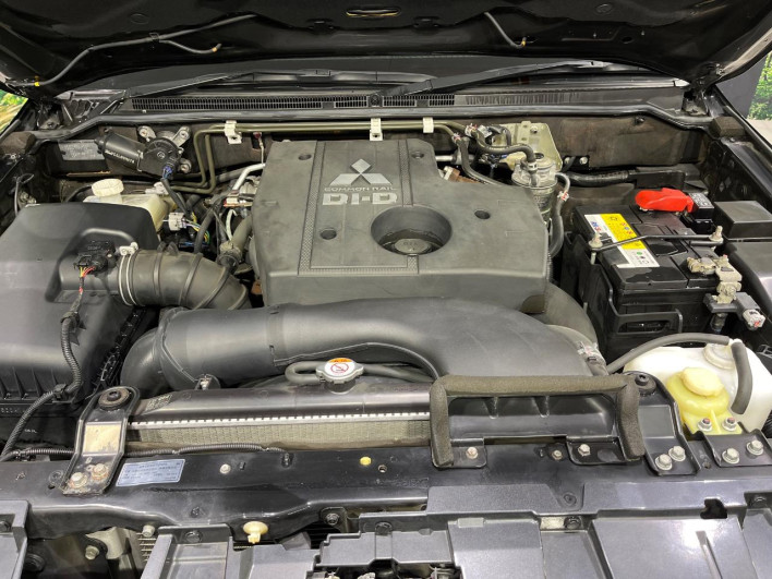 2016 Mitsubishi Pajero LDA-V98W (UW-6a30bf5636b80)[4]