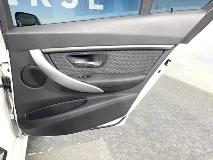 2014 BMW 3 Series DBA-3B20 (UW-6a30bf60332b1)[17]