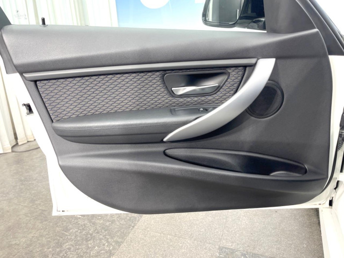 2014 BMW 3 Series DBA-3B20 (UW-6a30bf60332b1)[9]