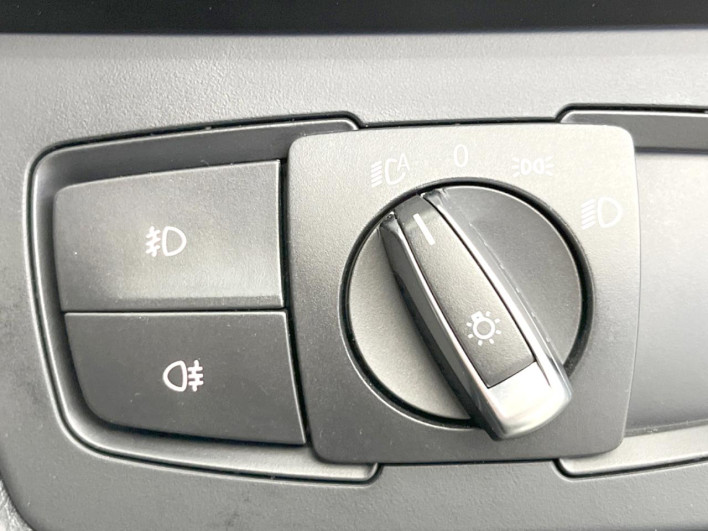 2015 BMW 3 Series DBA-3B20 (UW-6a30bf603d1ca)[25]