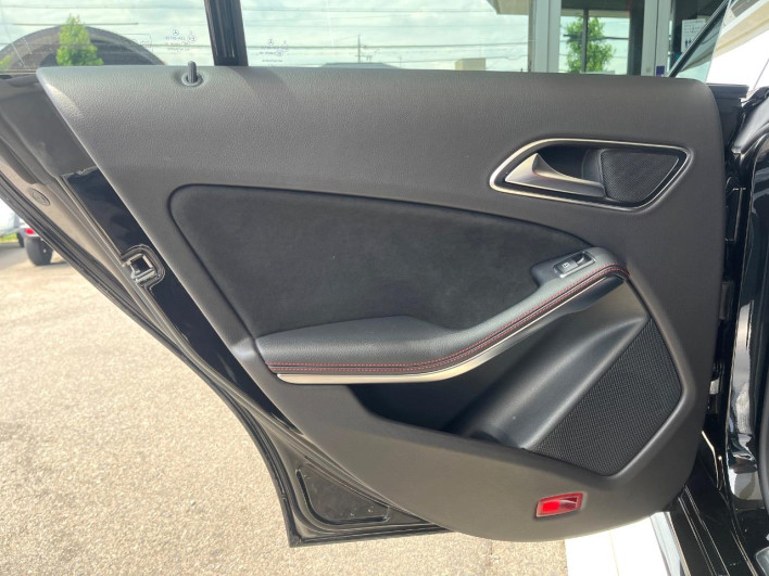 2018 Mercedes Benz CLA Class Shooting Brake DBA-117951 (UW-6a30bf636ad61)[17]