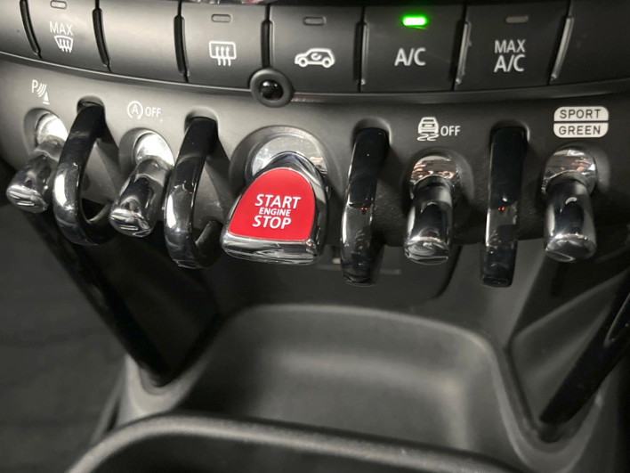 2021 Rover Mini 3BA-XR15MW (UW-6a30bf6592db5)[27]