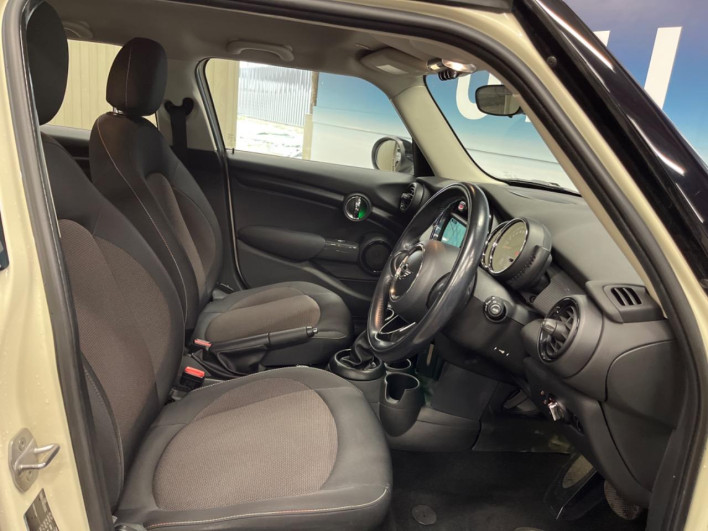 2016 Rover Mini DBA-XS15 (UW-6a30bf670cd2f)[21]