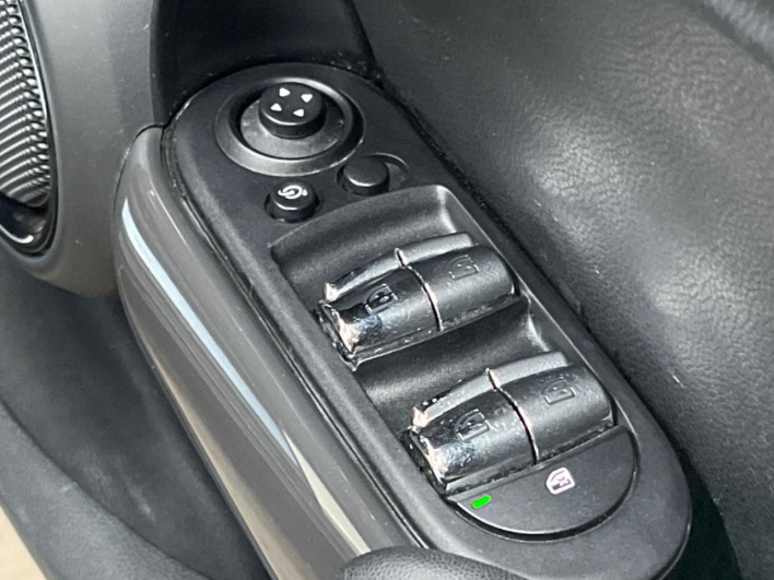 2016 Rover Mini DBA-XS15 (UW-6a30bf670cd2f)[23]