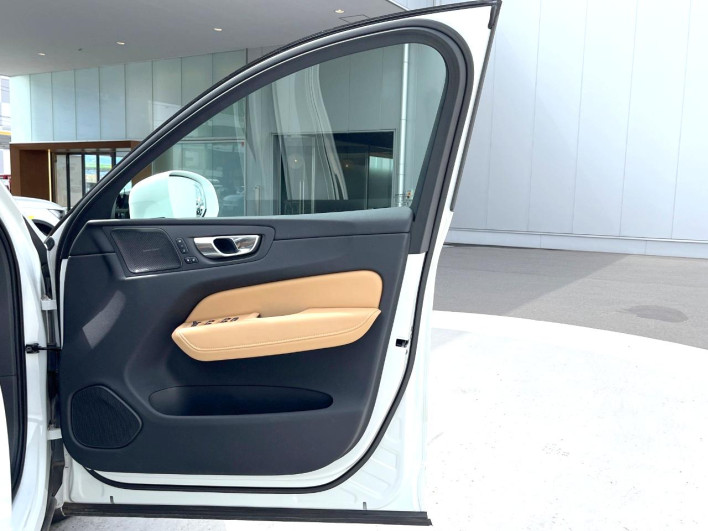 2021 Volvo XC60 5AA-UB420TXCM (UW-6a30bf6a81517)[4]