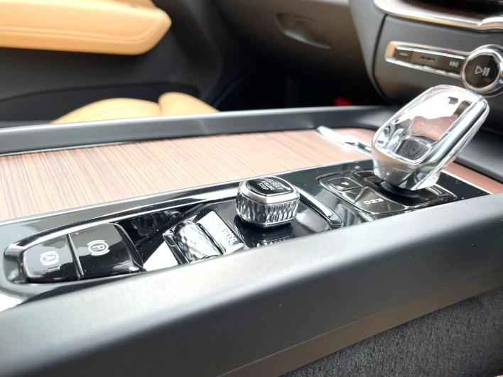 2021 Volvo XC60 5AA-UB420TXCM (UW-6a30bf6a81517)[26]