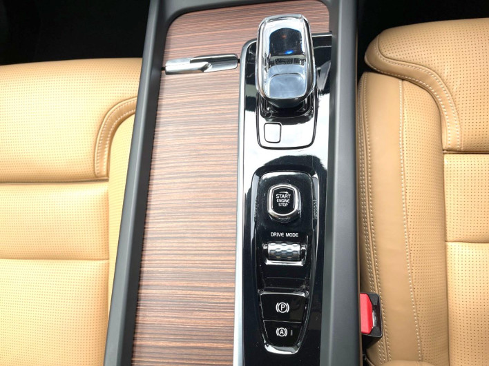 2021 Volvo XC60 5AA-UB420TXCM (UW-6a30bf6a81517)[25]
