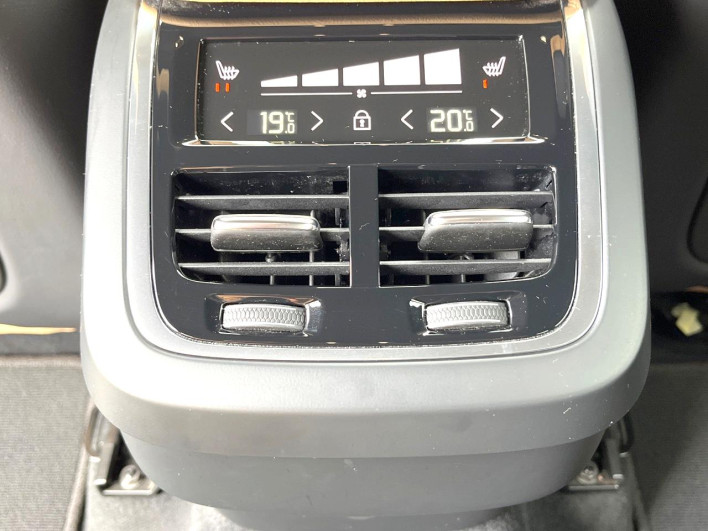 2021 Volvo XC60 5AA-UB420TXCM (UW-6a30bf6a81517)[18]