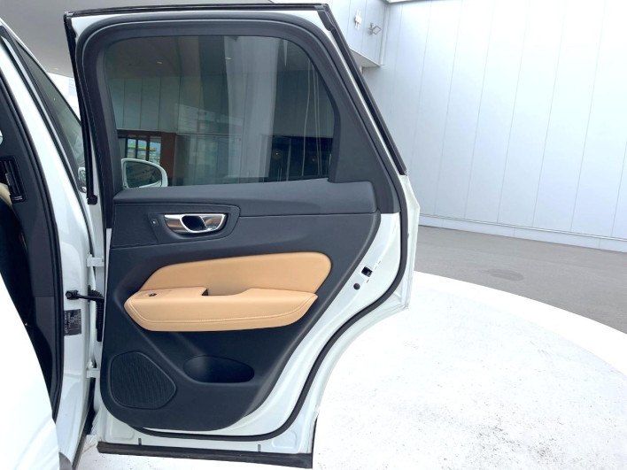 2021 Volvo XC60 5AA-UB420TXCM (UW-6a30bf6a81517)[10]