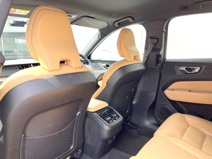 2021 Volvo XC60 5AA-UB420TXCM (UW-6a30bf6a81517)[15]