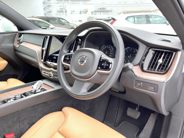 2021 Volvo XC60 5AA-UB420TXCM (UW-6a30bf6a81517)[9]