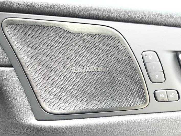2021 Volvo XC60 5AA-UB420TXCM (UW-6a30bf6a81517)[7]