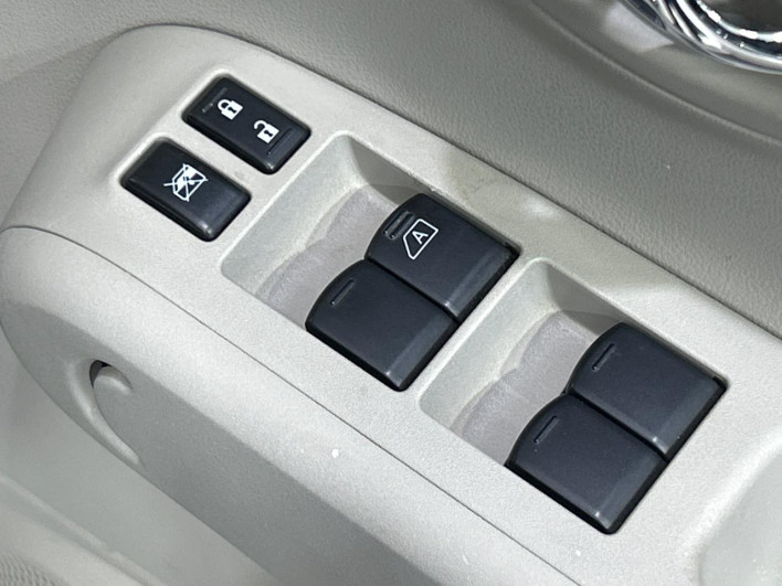 2015 Nissan Cube DBA-Z12 (UW-6a30bf6fe67c6)[26]