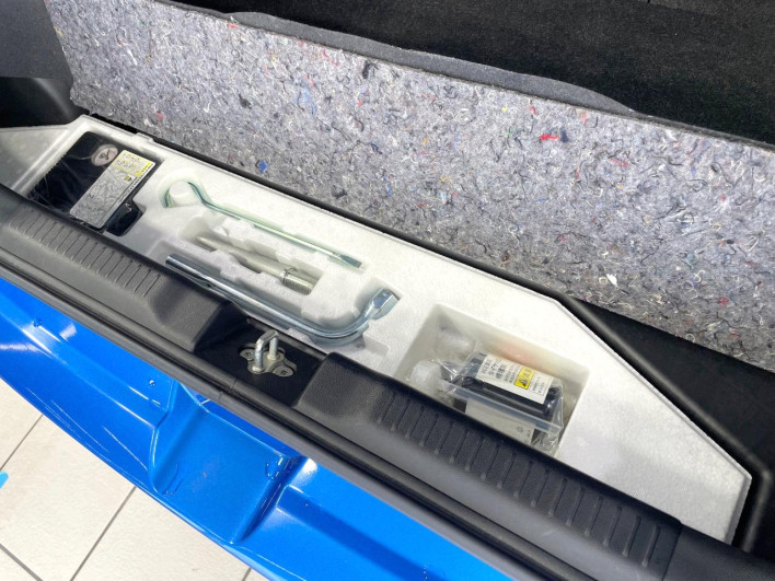 2017 Suzuki Swift DAA-ZC43S (UW-6a30bf70eb171)[28]