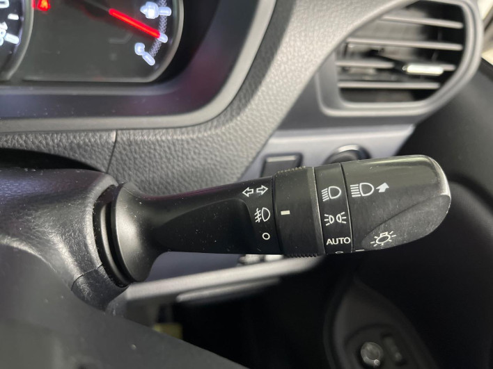 2014 Toyota Noah DBA-ZRR80W (UW-6a30bf7bb6d88)[23]