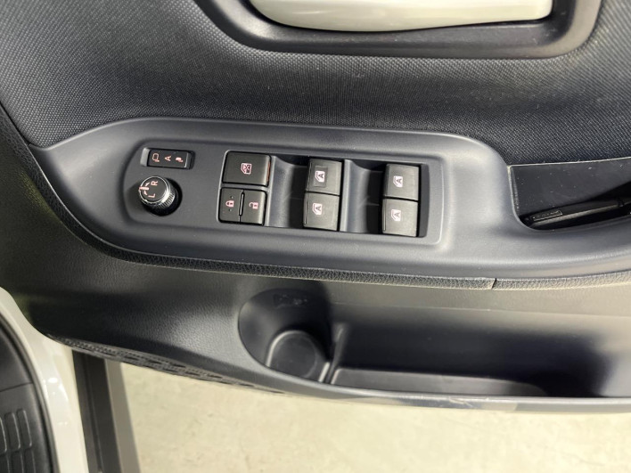 2014 Toyota Noah DBA-ZRR80W (UW-6a30bf7bb6d88)[14]