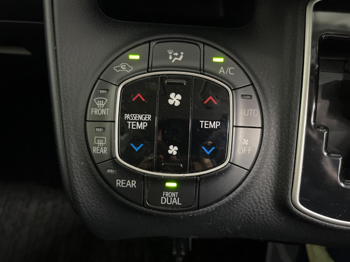 2014 Toyota Noah DBA-ZRR80W (UW-6a30bf7bb6d88)[21]