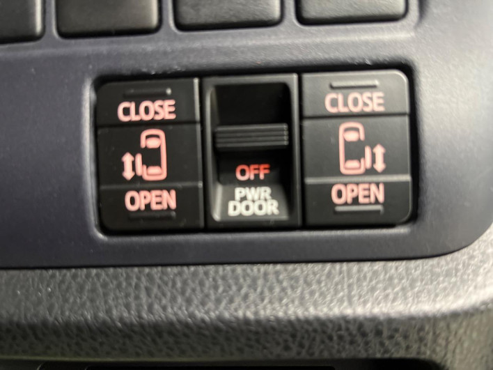 2014 Toyota Noah DBA-ZRR80W (UW-6a30bf7bb6d88)[16]