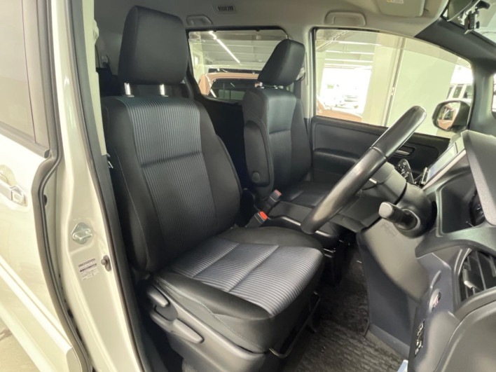 2014 Toyota Noah DBA-ZRR80W (UW-6a30bf7bb6d88)[25]