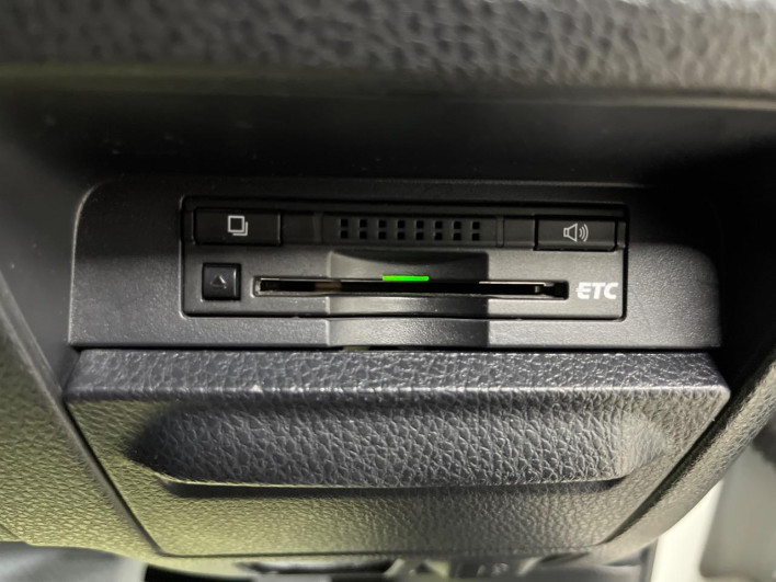 2014 Toyota Noah DBA-ZRR80W (UW-6a30bf7bb6d88)[17]