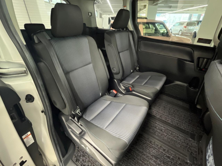 2014 Toyota Noah DBA-ZRR80W (UW-6a30bf7bb6d88)[28]