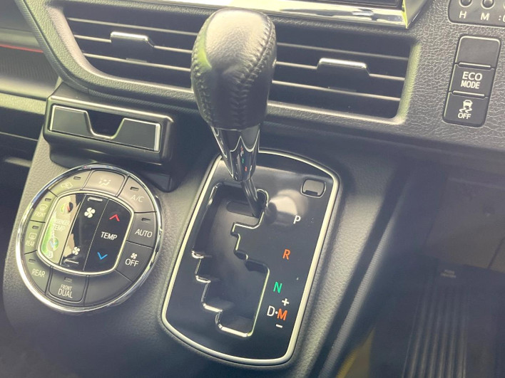 2014 Toyota Voxy DBA-ZRR80W (UW-6a30bf7be0150)[21]