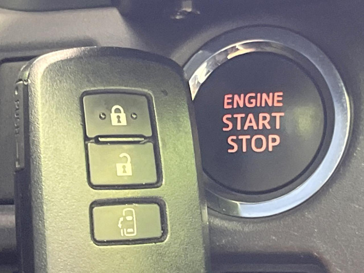 2014 Toyota Voxy DBA-ZRR80W (UW-6a30bf7be0150)[18]
