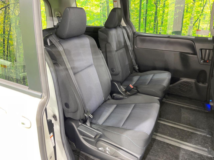 2014 Toyota Voxy DBA-ZRR80W (UW-6a30bf7be6873)[20]