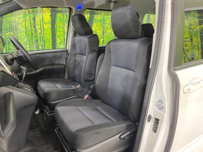 2014 Toyota Voxy DBA-ZRR80W (UW-6a30bf7be6873)[24]