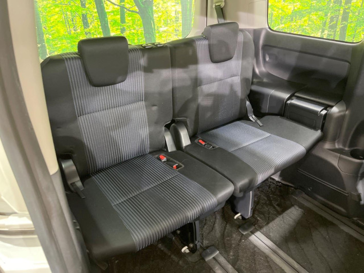 2014 Toyota Voxy DBA-ZRR80W (UW-6a30bf7be6873)[21]