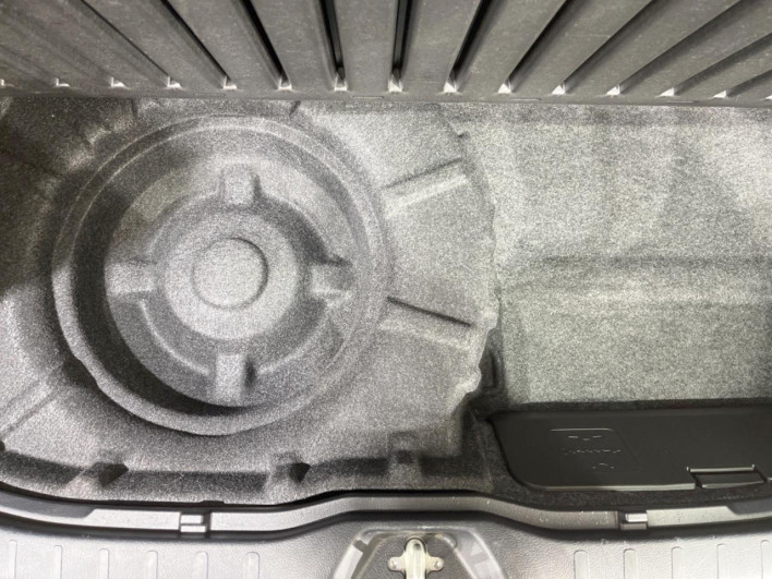2014 Toyota Voxy DBA-ZRR80W (UW-6a30bf7be6873)[28]
