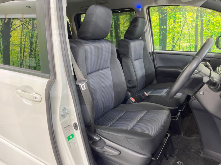 2014 Toyota Voxy DBA-ZRR80W (UW-6a30bf7be6873)[19]