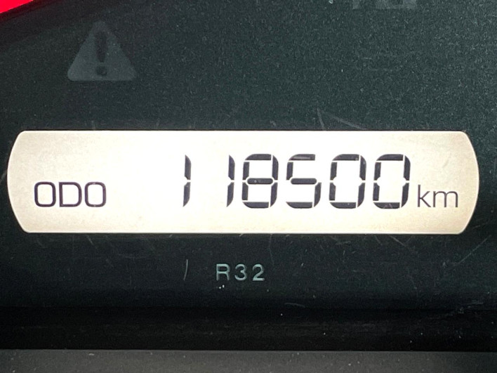 2014 Toyota Voxy DBA-ZRR80G (UW-6a30bf7ddef12)[2]