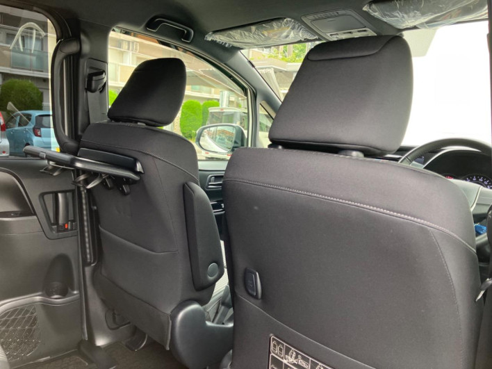2018 Toyota Noah DBA-ZRR80W (UW-6a30bf8302f1d)[20]