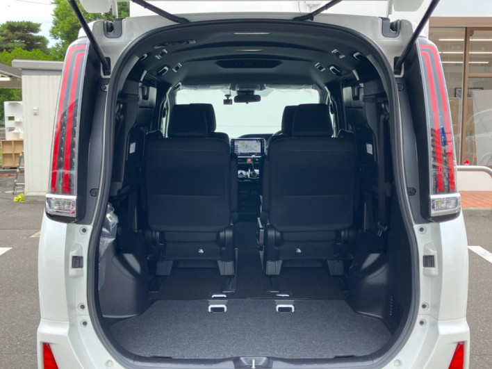 2018 Toyota Noah DBA-ZRR80W (UW-6a30bf8302f1d)[16]