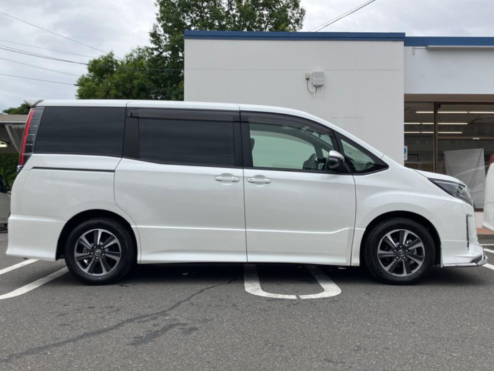 2018 Toyota Noah DBA-ZRR80W (UW-6a30bf8302f1d)[7]