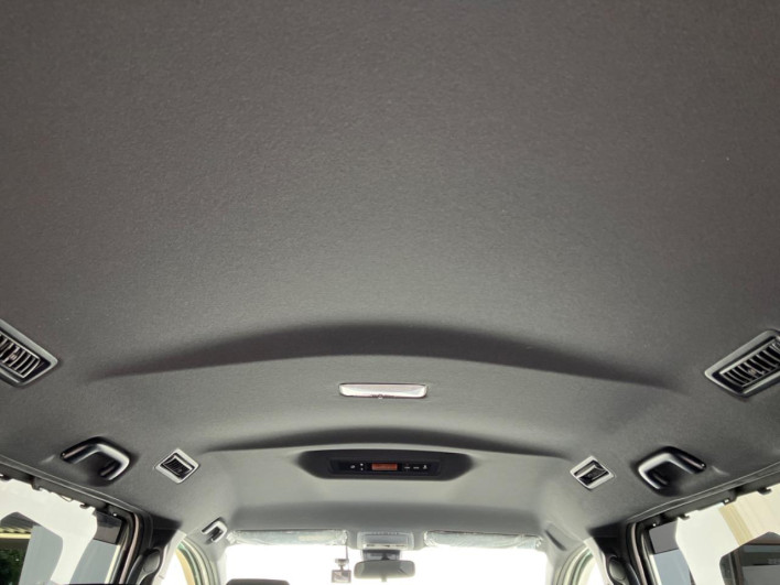 2018 Toyota Noah DBA-ZRR80W (UW-6a30bf8302f1d)[17]
