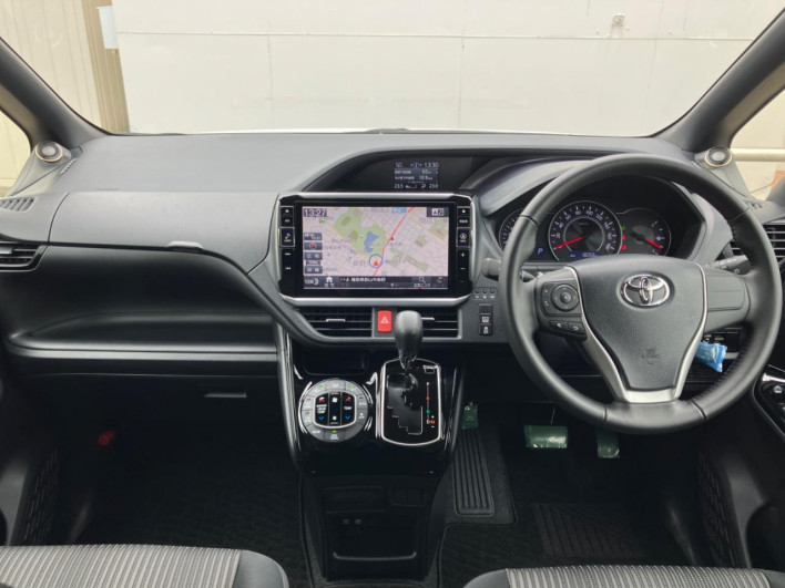 2018 Toyota Noah DBA-ZRR80W (UW-6a30bf8302f1d)[23]