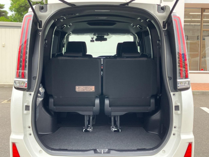 2018 Toyota Noah DBA-ZRR80W (UW-6a30bf8302f1d)[15]