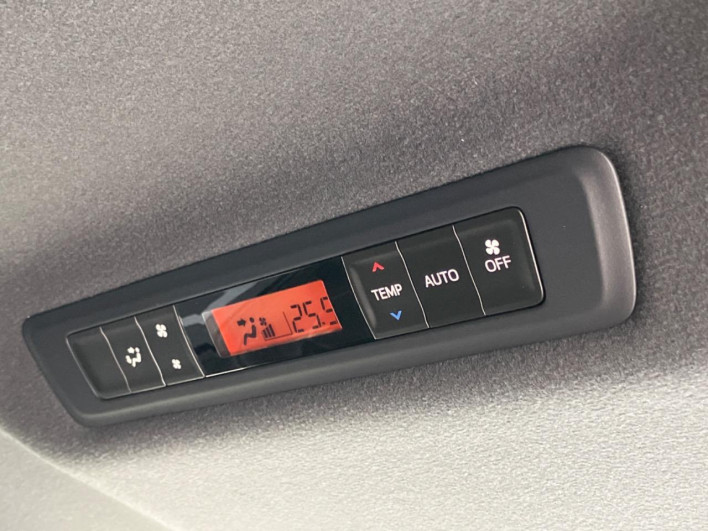 2018 Toyota Noah DBA-ZRR80W (UW-6a30bf8302f1d)[22]