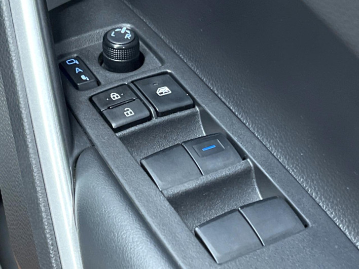 2023 Toyota Corolla Cross 6AA-ZVG11 (UW-6a30bf8c30803)[25]