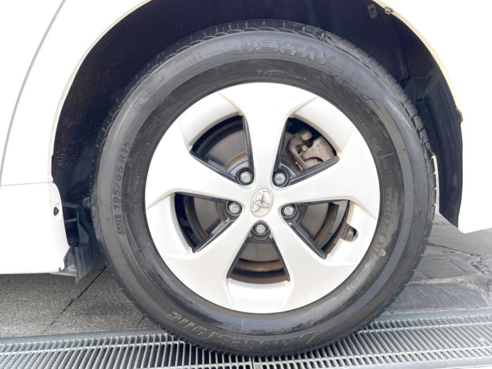 2013 Toyota Prius DAA-ZVW30 (UW-6a30bf911c8f2)[14]