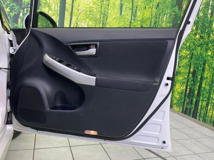 2013 Toyota Prius DAA-ZVW30 (UW-6a30bf92ac30c)[21]