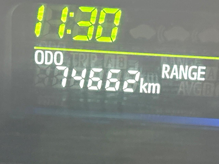 2013 Toyota Prius α DAA-ZVW41W (UW-6a30bf93efa98)[2]
