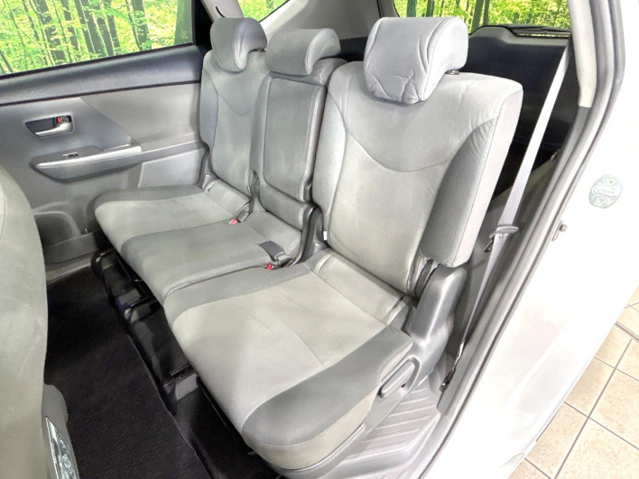 2013 Toyota Prius α DAA-ZVW41W (UW-6a30bf93efa98)[18]