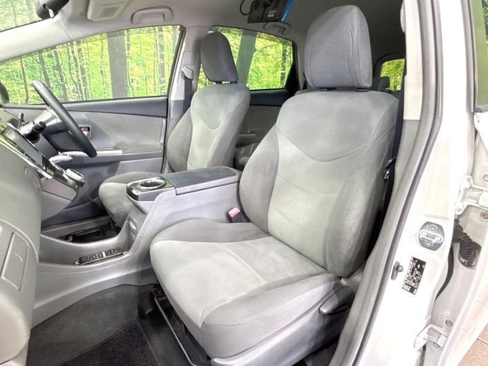 2013 Toyota Prius α DAA-ZVW41W (UW-6a30bf93efa98)[19]