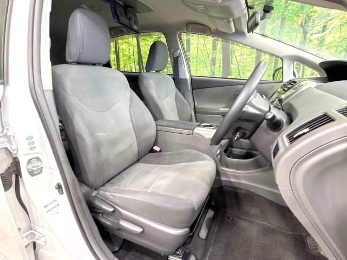 2013 Toyota Prius α DAA-ZVW41W (UW-6a30bf93efa98)[8]