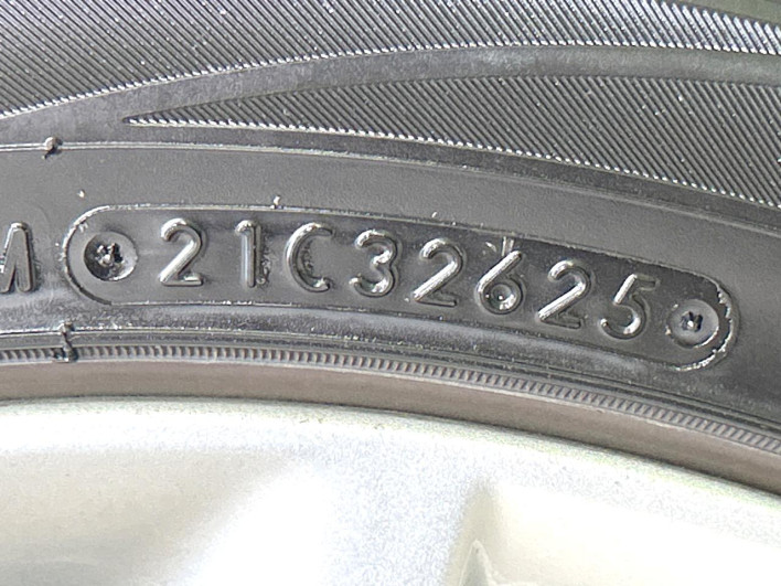 2013 Toyota Prius α DAA-ZVW41W (UW-6a30bf93efa98)[17]