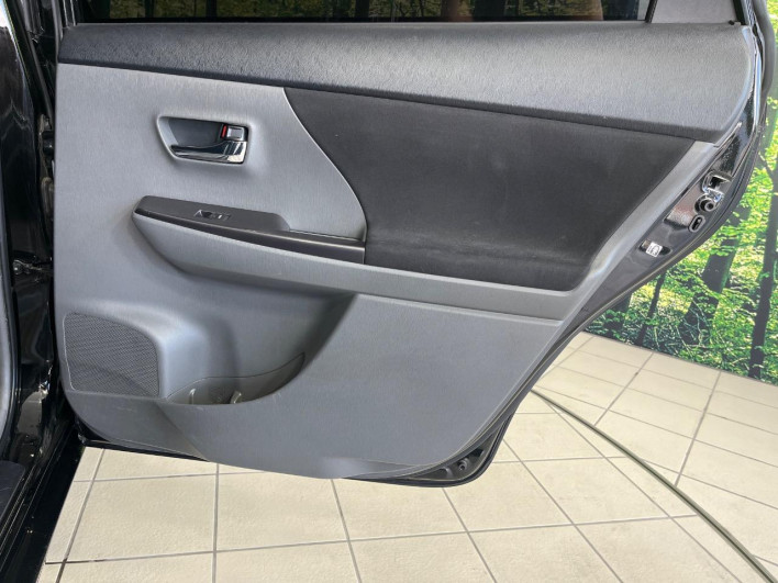 2014 Toyota Prius α DAA-ZVW41W (UW-6a30bf942c4db)[25]