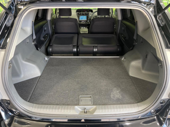 2014 Toyota Prius α DAA-ZVW41W (UW-6a30bf942c4db)[22]